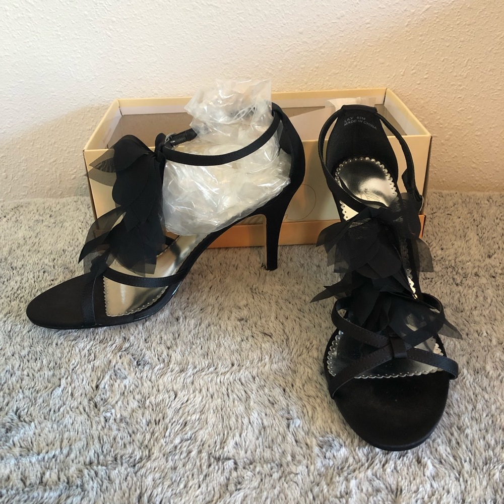 New MichaelAngelo Lily Black Heels size 8.5